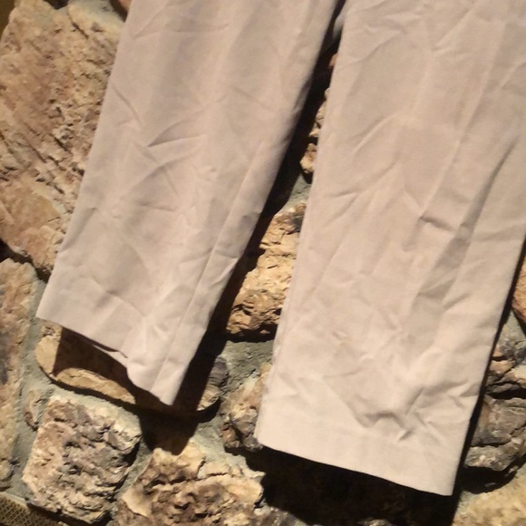 Tan khaki Daisy Fuentes sz 8 Capri pants - Picture 3 of 8